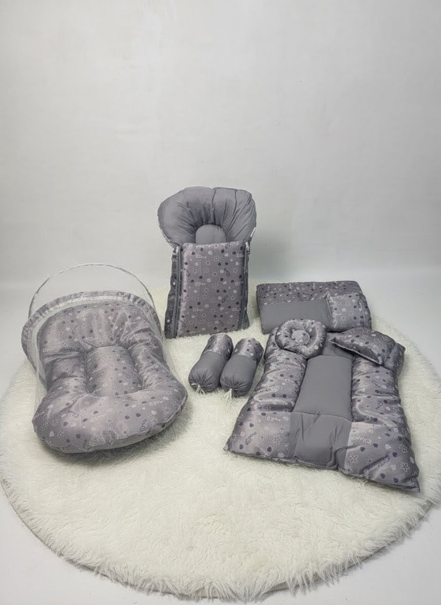 Cute Heart Print Baby bed (8 Pieces)